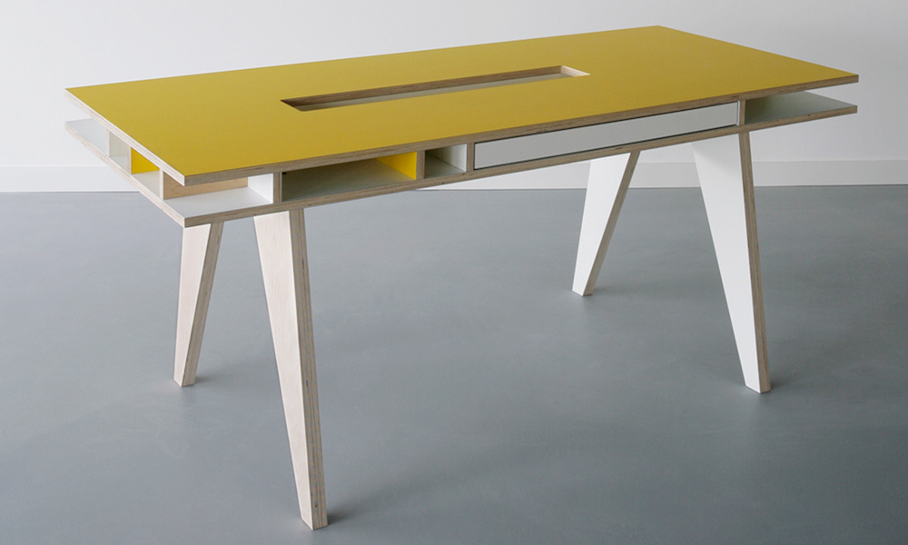 Insekt Desk by Kellie Smits, ARRé Design, Buisjes en Beugels +++