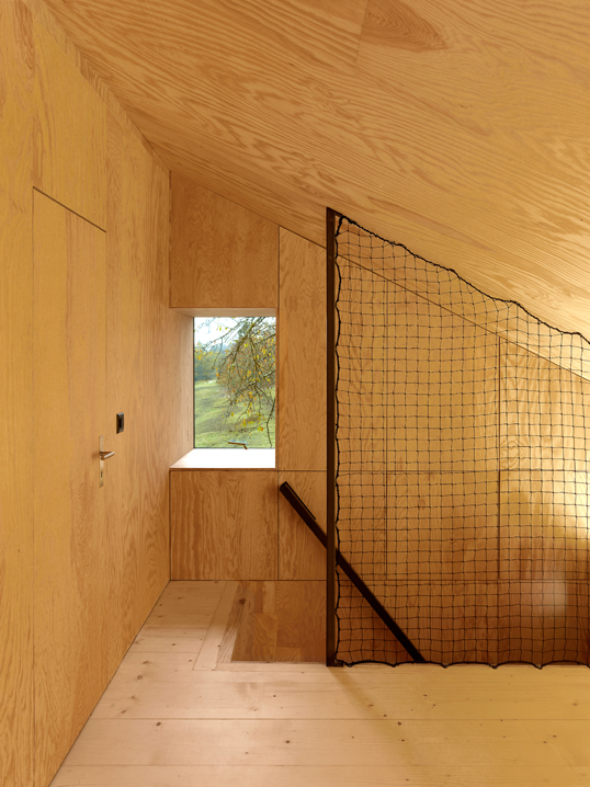 Plywood Upstairs Netted Staircase