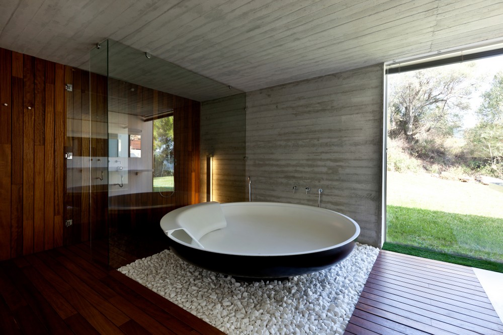 Bath and Shower of Plane House, Greece
