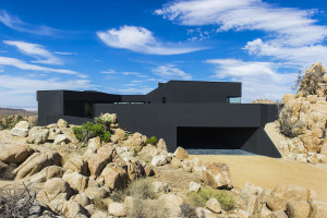 The Black Desert House by Marc Atlan with Oller & Pejic