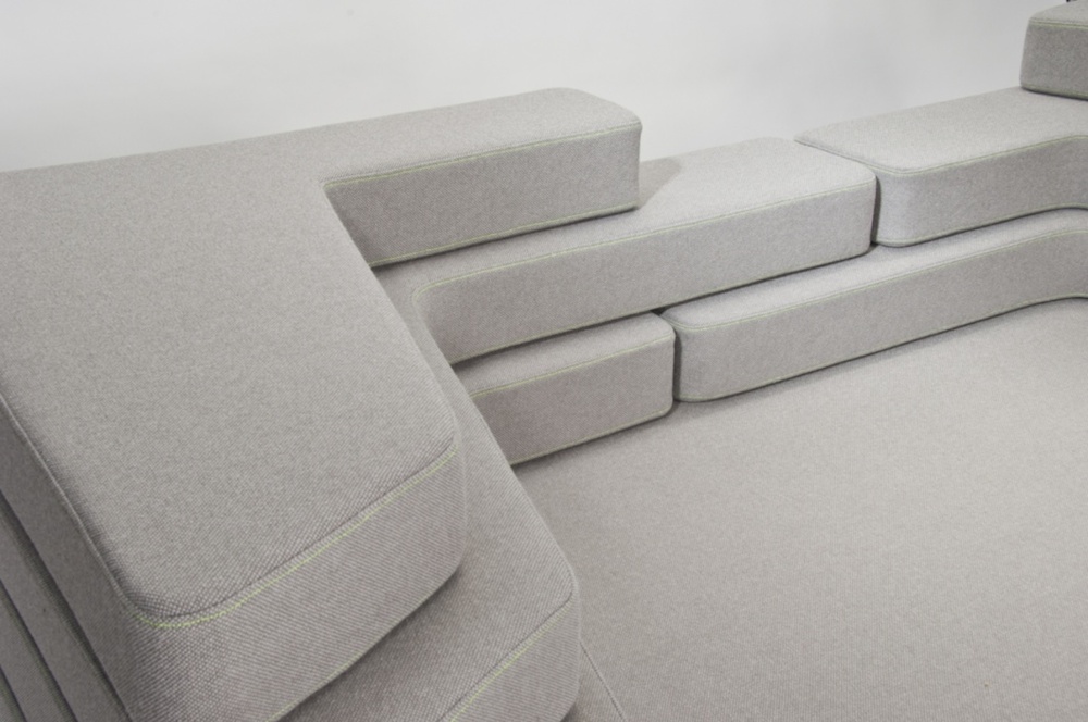 VARY sofa with back and arm rests