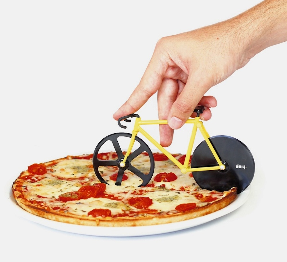 Fixie Pizza Cutter by DOIY – Rotating Bicycle Wheel Pizza Slicer