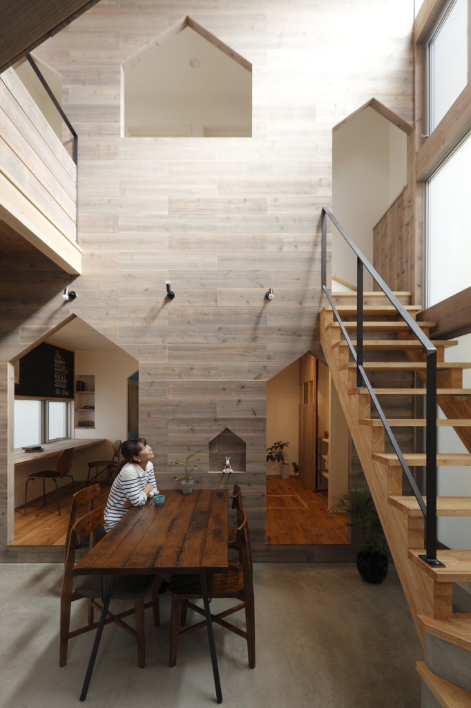 Double height ceilinged living space in Hazukashi House