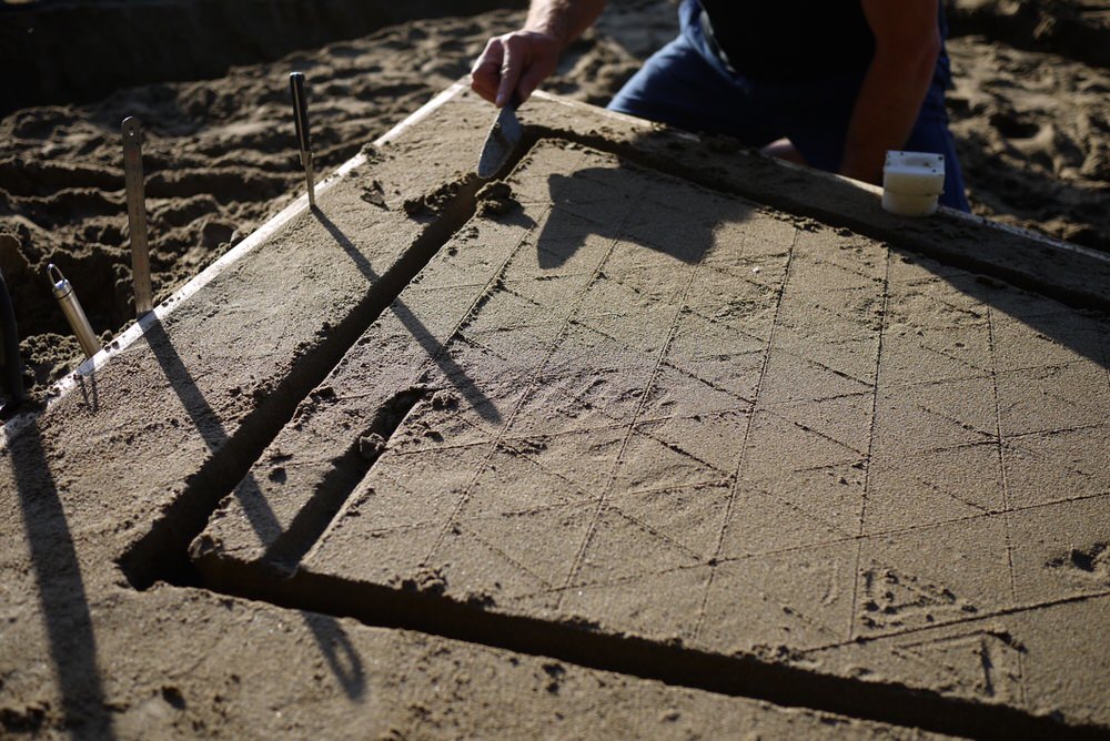 Digging Out the Sand Pattern with a Knife