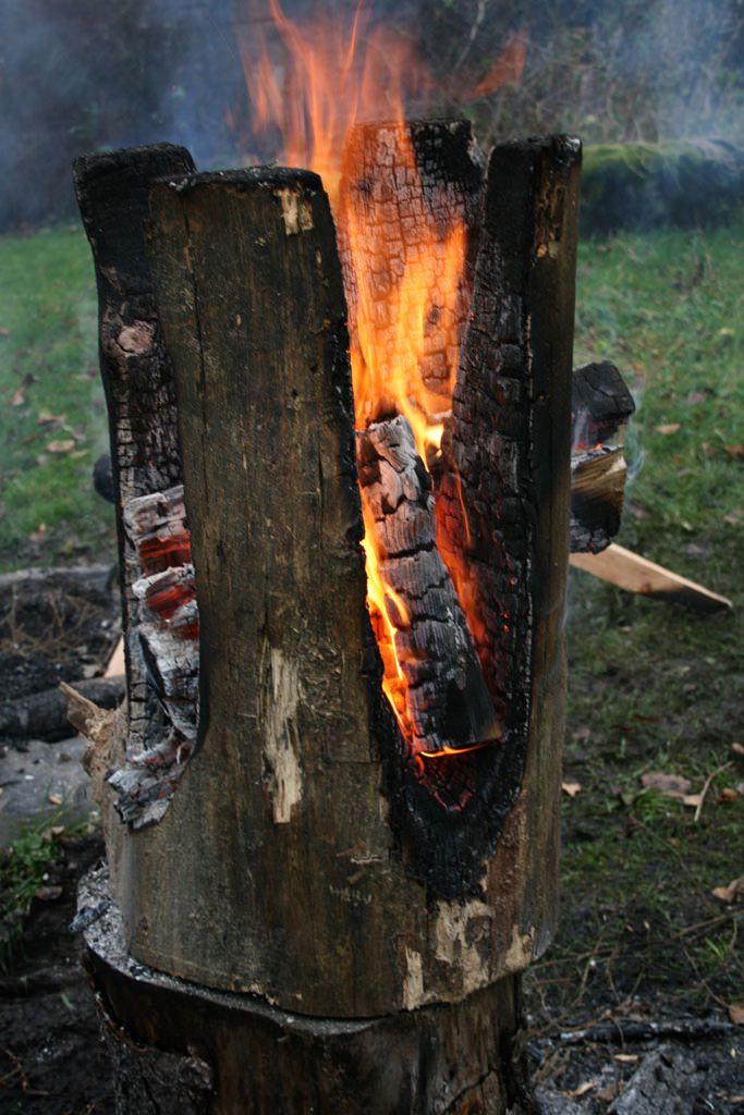 'Swedish Torch' Fire Log Stool