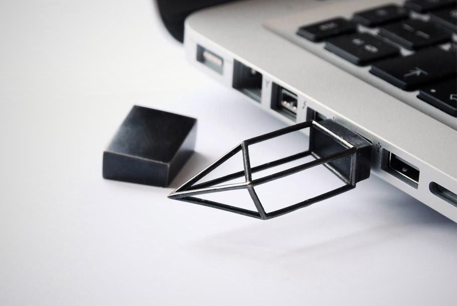 Structure Geometric Framework USB Stick in Macbook Pro