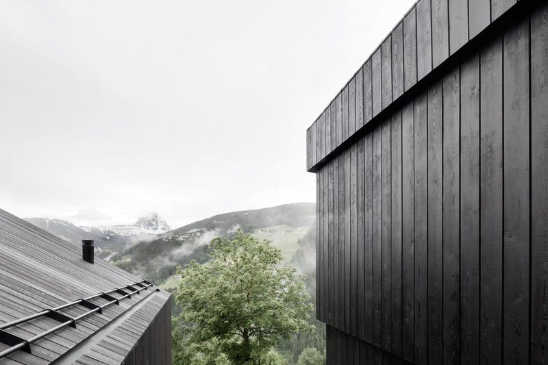 black-timber-clad-alpine-cabins-by-pedevilla-architekten