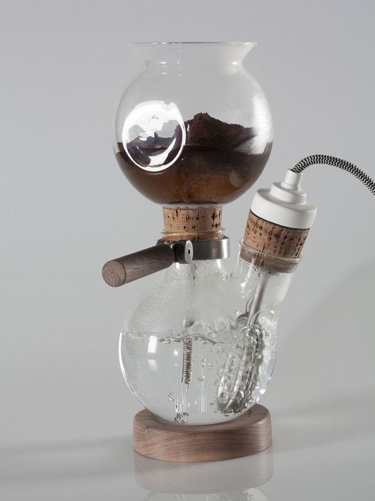 Café Balão Siphon Coffee Pot in Operation with Immersion Heater Boiling and Ground Coffee