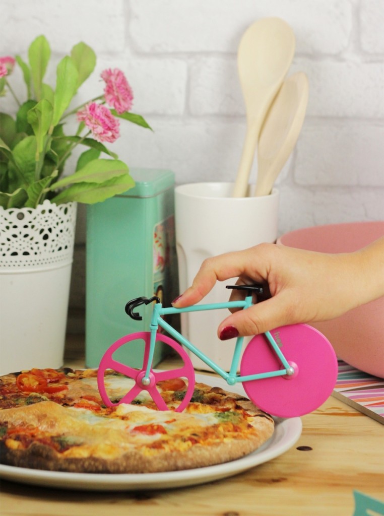 Using the Fixie Pizza Cutter by DOIY in Kitchen