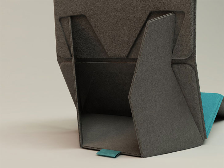 Support for Upright Position in Resmo Folding Chair