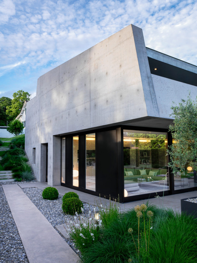 2LB House in Thônex, Geneva by Raphaël Nussbaumer Architectes