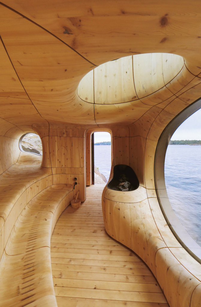 Sweeping Curves of the 3D Modelled Carved Wood Interior