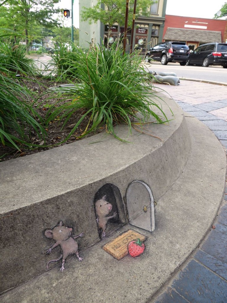Mice romance street art in chalk by David Zinn in Ann Arbor