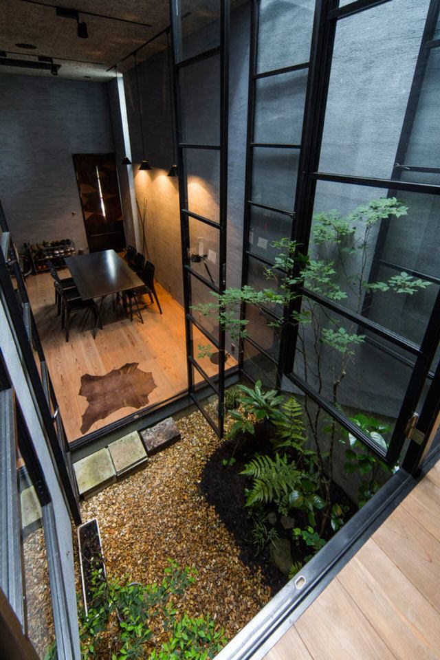 Double-height Ceiling with Sliding Doors and Garden Courtyard of Nara House